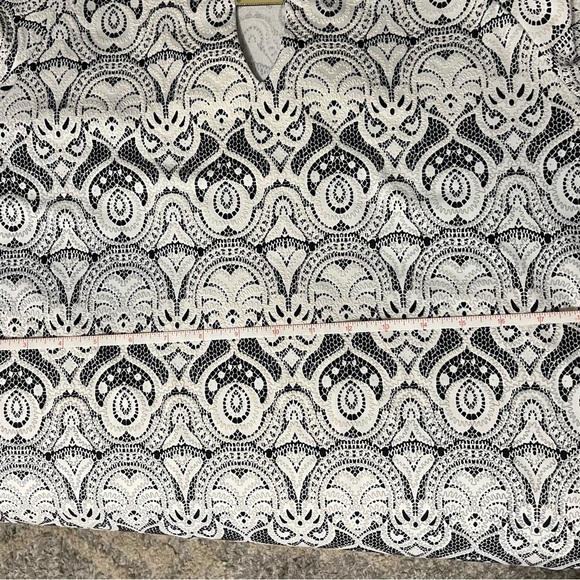 Black and White Patterned Dress Size Large - Picture 7 of 10